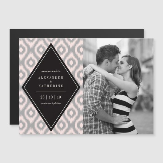 Stilvolle Chic Mod Diamond Ikat Foto Save the Date Magneteinladung (Vorne/Hinten)