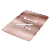 Stilvolle Chic Rose Gold Steel Metal Monogram Scri Badematte (Schrägansicht)