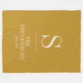 Stilvolle Classic Family Monogram Est Mustard Fleecedecke (Vorderseite (Horizontal))