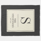 Stilvolle Classic Family Monogram Est Schwarz-weiß Fleecedecke (Vorderseite (Horizontal))