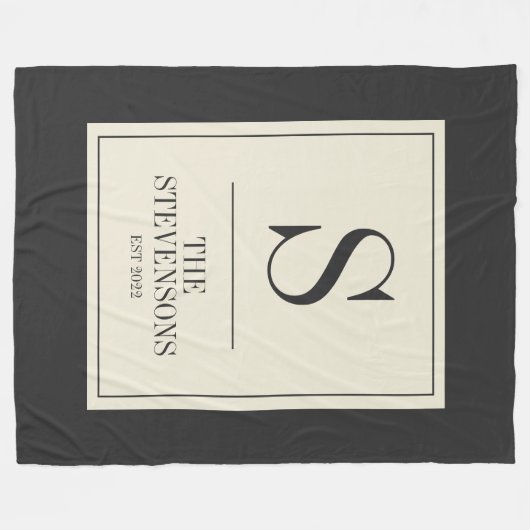 Stilvolle Classic Family Monogram Est Schwarz-weiß Fleecedecke (Vorderseite (Horizontal))