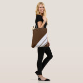 Stilvolle Cocoa Brown White Corner Racing Streifen Tasche (Am Model)