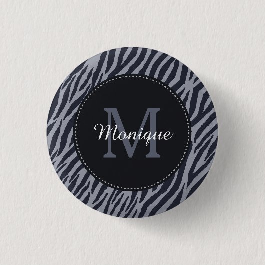 Stilvolle dunkelgraue Zebra Print Monogram und Nam Button (Vorderseite)
