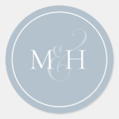 Stilvolle Dusty Blue Simple Monogram Ampersand Runder Aufkleber (Vorderseite)