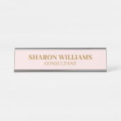 Stilvolle Elegant Beruflich Blush Pink Minimal Schreibtischnamensplakette (Vorderseite )