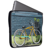 Stilvolle Fahrradleaning an der Wand Laptopschutzhülle (Vorne Rechts)