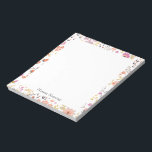 Stilvolle Federflormuster Personalisierter Name Notizblock<br><div class="desc">Ein hübsches,  modernes botanisches Muster aus einer Vielzahl niedlicher Blume in hübschen Farbtönen lila,  orange und gelb,  personalisiert mit Ihrem Namen. Kontaktieren Sie mich mit Fragen oder Wünschen.</div>