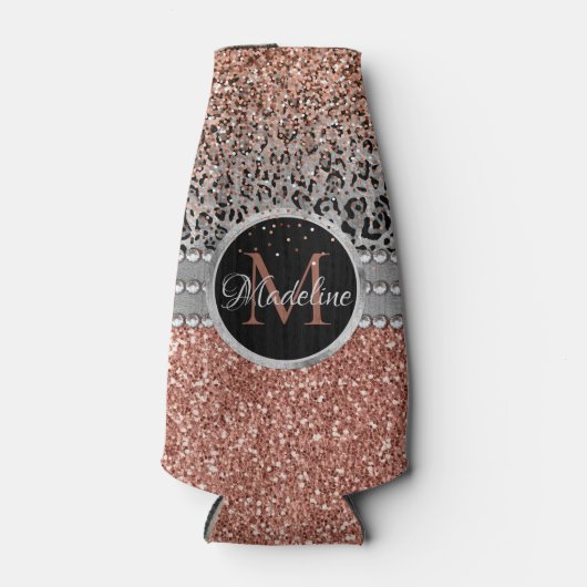 Stilvolle Girly Rose Gold Glitzer Leopard Monogram Flaschenkühler (Vorderseite)