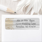 Stilvolle Gold Confetti Dots White SatinHintergrun (Insitu)