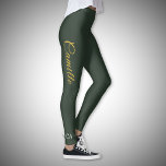 Stilvolle Gold & Forest Green Monogram Leggings<br><div class="desc">Für eine stilvolle und elegante Frau könnte diese stilvolle Leggings in Forest Green mit Goldnamen und Monogramm-Buchstaben in Weiß eine tolle Geschenkidee für Sport,  Yoga oder jeden Tag tragen!</div>
