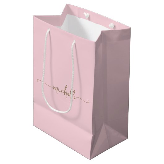 Stilvolle Gold Monogram Name Script Roush Pink Lar Mittlere Geschenktüte (Vorderseite Schrägansicht)