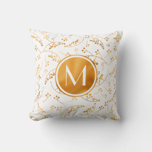 Stilvolle Goldbeeren mit Monogramm auf weißem Must Kissen