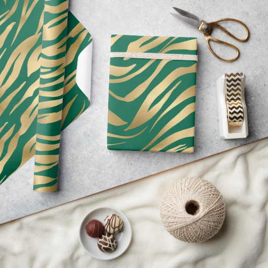 Stilvolle Green und Gold Wild Tiger Stripes Safari Geschenkpapier (Kunsthandwerk)