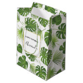 Stilvolle grüne tropische Blätter Muster Geburtsta Mittlere Geschenktüte (Rückseite Schrägansicht)