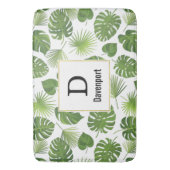 Stilvolle grüne tropische Blätter Muster Monogram Badematte (Vorderseite Vertikal)