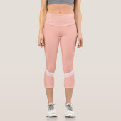 Stilvolle, hellrosa, blumenweiße Streifen und Name Capri Leggings (Vorderseite)