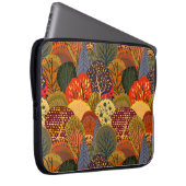 Stilvolle Herbstbäume, helle Waldmuster. Laptopschutzhülle (Vorne Rechts)