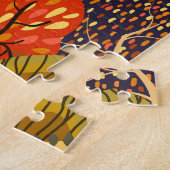 Stilvolle Herbstbäume, helle Waldmuster. Puzzle (Seite)