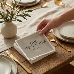 Stilvolle klassische Familie Nachname Est Date Tau Serviette