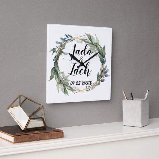 Stilvolle Leafy Wreath Wedding Quadratische Wanduhr (Büro)