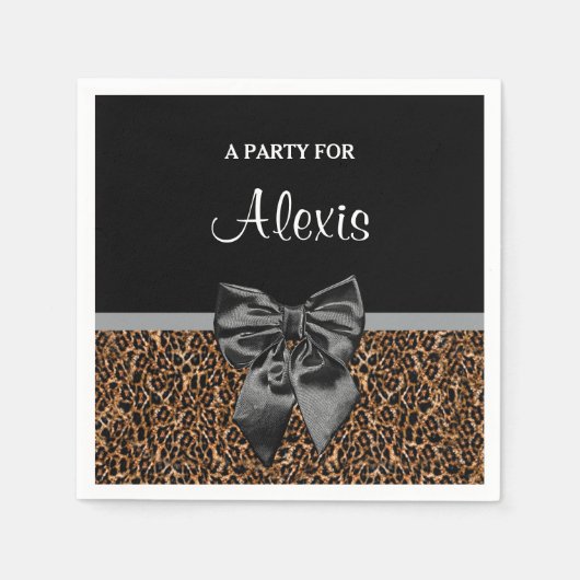 Stilvolle Leopard Print Elegant Black Bow und Name Serviette (Vorderseite)