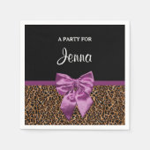 Stilvolle Leopard Print Elegant Lila Bow and Name Serviette (Vorderseite)
