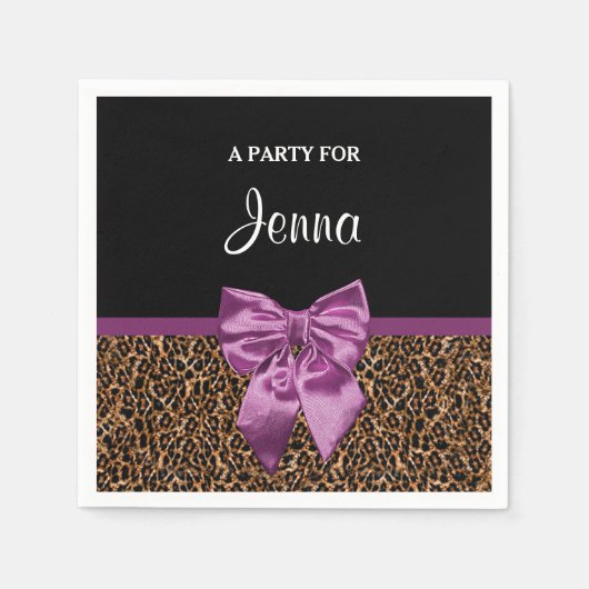Stilvolle Leopard Print Elegant Lila Bow and Name Serviette (Vorderseite)