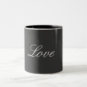 Stilvolle Liebe-Hochzeit mit grauem Hintergrund Zweifarbige Tasse (Mittel)