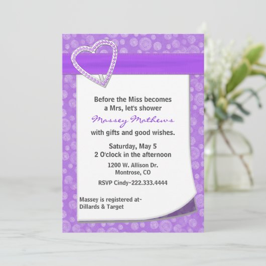 Stilvolle lila Herz-Brautparty-Einladung Einladung (Stehend Vorderseite)