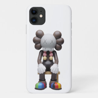Stilvolle Mate iPhone Case mit Kaws an der Erholun
