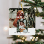 Stilvolle Minimal-2-Foto-Beerdigung Keramikornament<br><div class="desc">Stilvolles Memorial 2 Foto Weihnachtsschmuck. Das Design verfügt über ein Bogenvorlagenfoto,  das ein anderes Bild Ihrer Wahl überträgt,  den Text "In Loving Memory",  ihren Namen und ihre Lebenshaltungsdaten.</div>