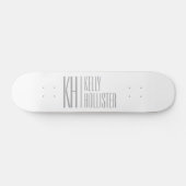 Stilvolle Minimal- und moderne Gray-Initials & Nam Skateboard (Horizontal)