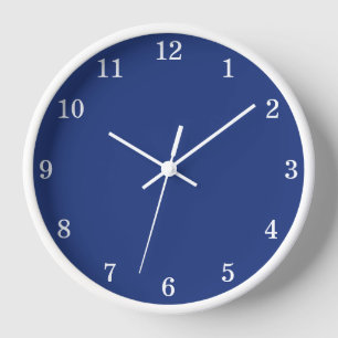 Stilvolle minimalistische dunkelblaue Wanduhr