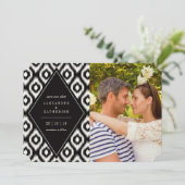 Stilvolle Mod Diamond Ikat Foto Save the Date Card (Stehend Vorderseite)