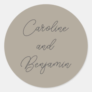 Stilvolle moderne Script Wedding Names Taupe Gray Runder Aufkleber