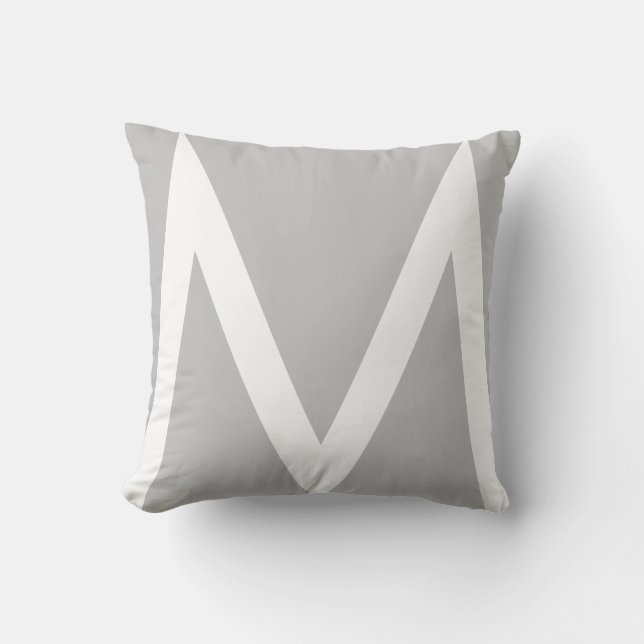 Stilvolle Monogram auf Light Silver Gray Kissen (Vorderseite)