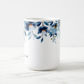 Stilvolle Monogram Blue Watercolor floral Kaffeetasse (Mittel)