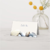 Stilvolle Monogram, Moderne rustikale Kies Wedding Platzkarte (Rückseite)