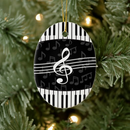 Stilvolle Musiknoten Treble Clef und Piano Keys Keramikornament (Baum)