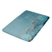Stilvolle Navy Blue Gold Agate Geode Chic Badematte (Schrägansicht)