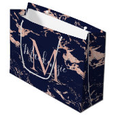 Stilvolle Navy Blue Marmor Rose Gold Foil Monogram Große Geschenktüte (Vorderseite Schrägansicht)