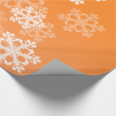 Stilvolle Orange Snowflakes Modernes Weihnachtsmus Geschenkpapier (Ecke)