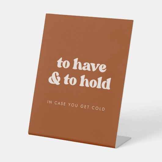 Stilvolle Orange, um Hochzeitsschuhe zu haben und Sockelschild (Vorderseite)