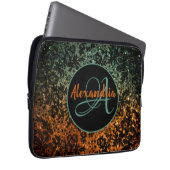 Stilvolle Orange- und Green Black Floral Monogram Laptopschutzhülle (Vorne Rechts)