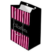 Stilvolle personalisierte Schwarz-weiße rosa Mittlere Geschenktüte (Vorderseite Schrägansicht)