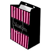 Stilvolle personalisierte Schwarz-weiße rosa Mittlere Geschenktüte (Rückseite Schrägansicht)