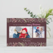 Stilvolle Pinienwälder dunkelrote Bäume Weihnachte Feiertagskarte (Stehend Vorderseite)