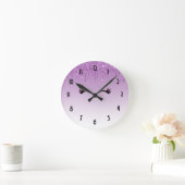 Stilvolle Pink & Black Eyelashes beim Drippen von  Runde Wanduhr (Zuhause)