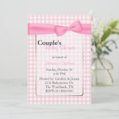 Stilvolle Pink Checkered Couple's Baby Dusche Einladung (Stehend Vorderseite)