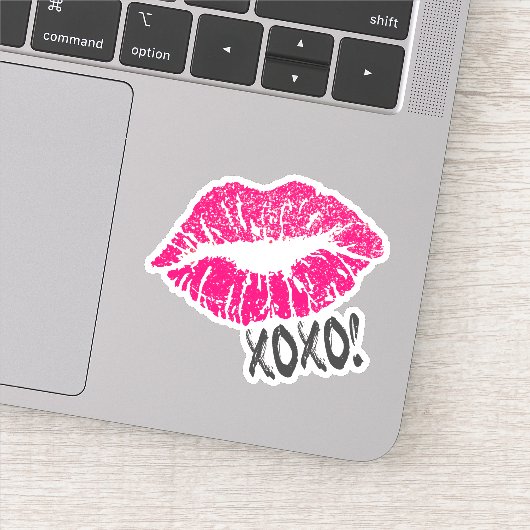Stilvolle Pink Kissy Lips mit Xoxo Aufkleber (Detail)